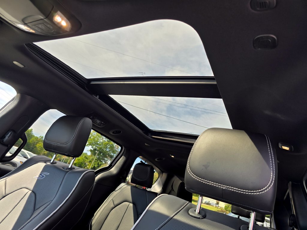 New 2027 Chrysler Pacifica Limited AWD/4WD image 13