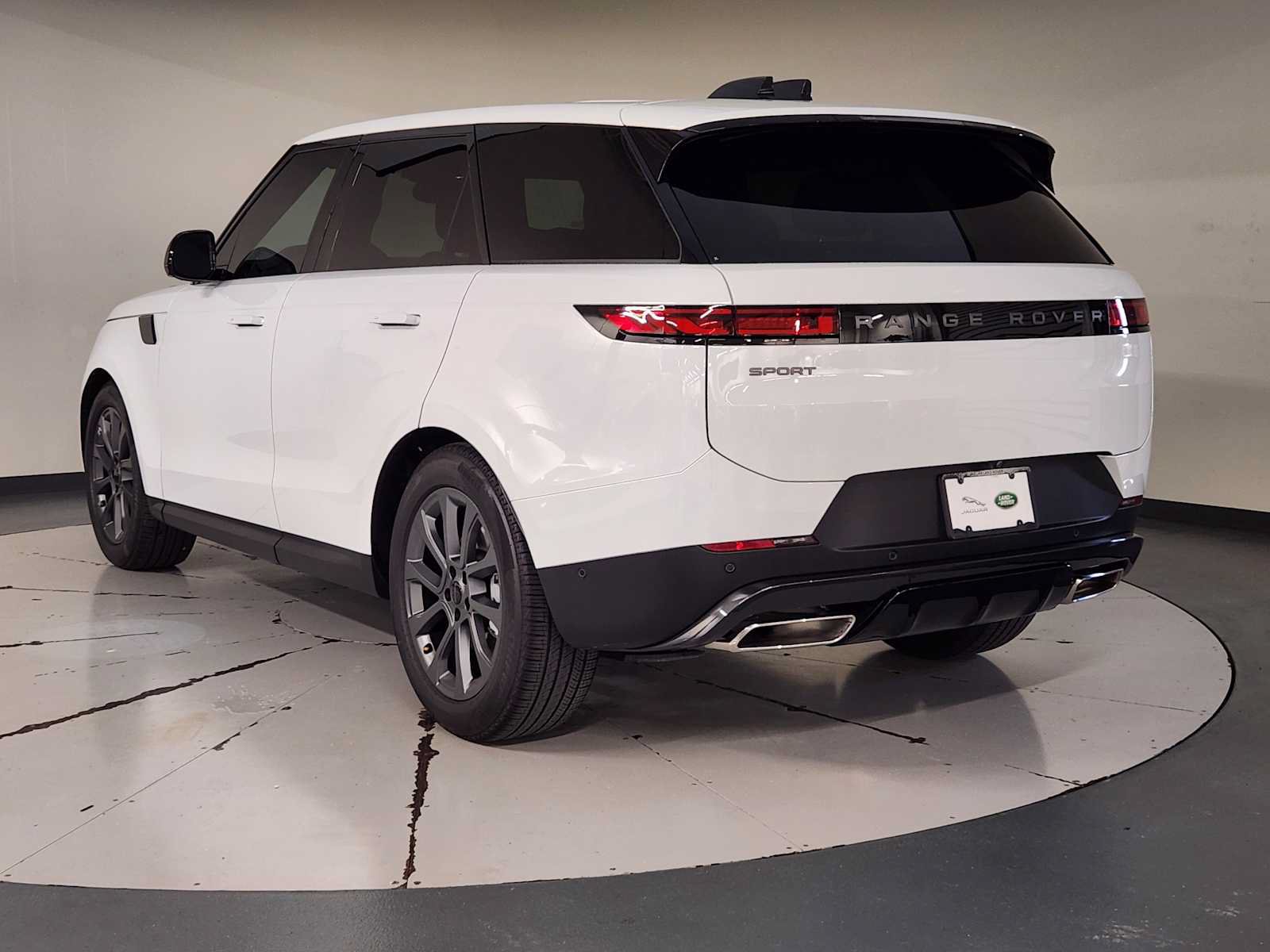 Used 2026 Land Rover Range Rover Sport SE AWD/4WD image 6