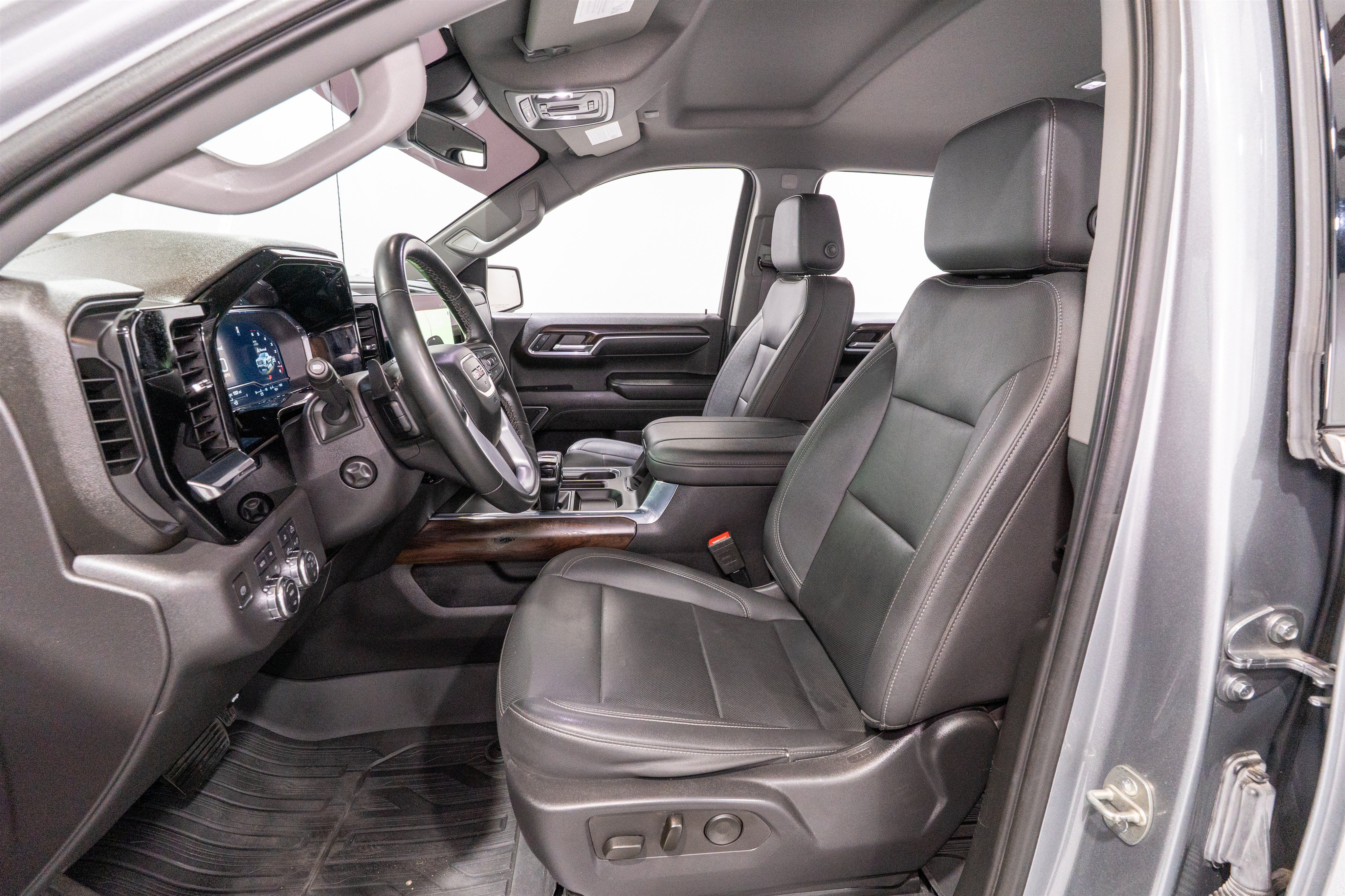 Used 2023 GMC Sierra 1500 SLT w/ SLT Premium Plus Package AWD/4WD image 16
