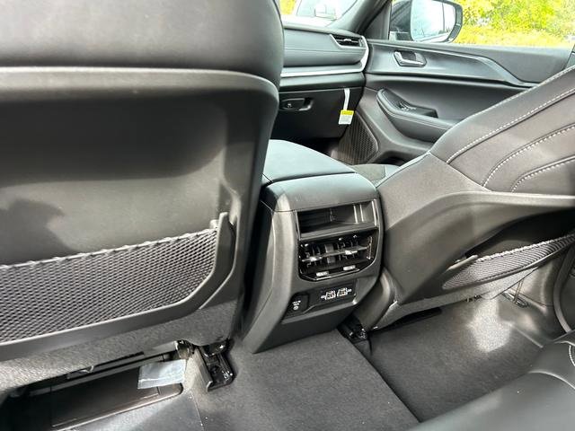 New 2025 Jeep Grand Cherokee Altitude image 15