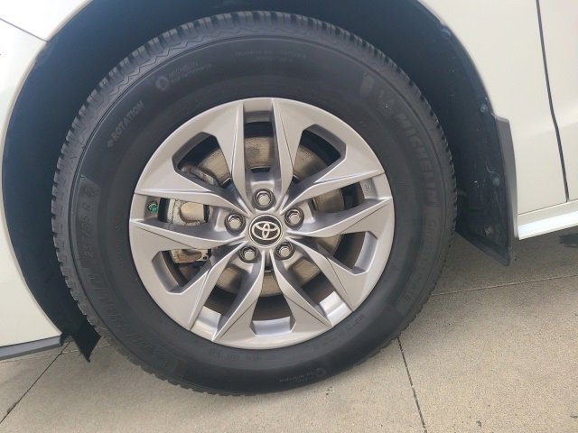 Used 2023 Toyota Sienna XLE image 12