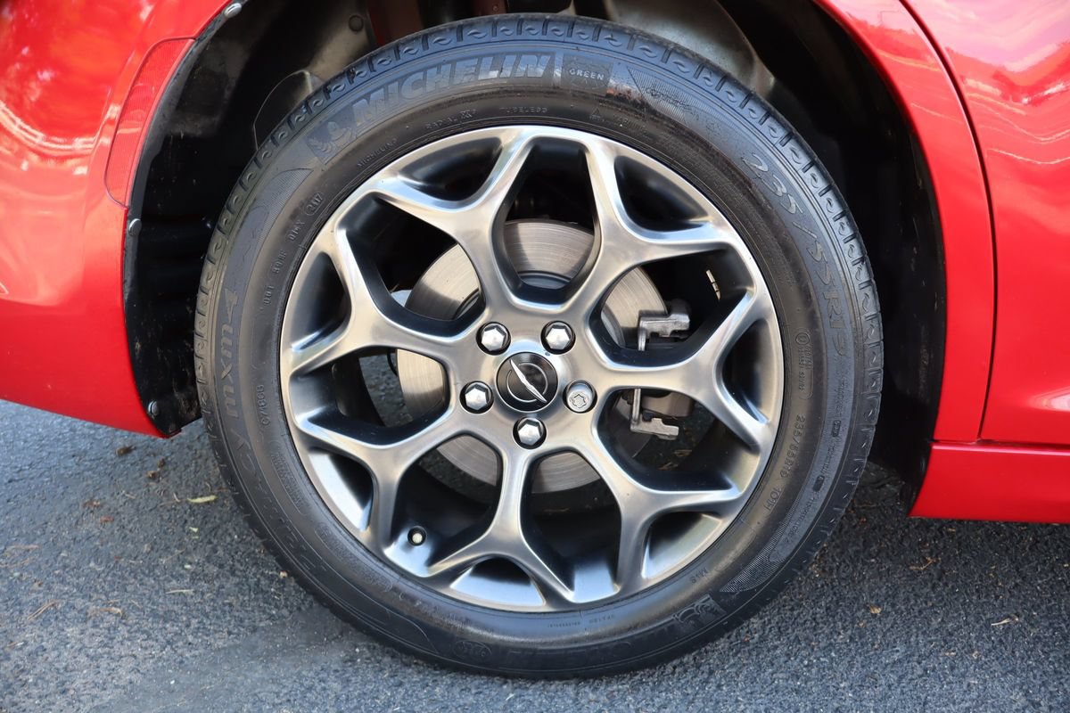 Used 2018 Chrysler 300 S w/ S Model Appearance Package AWD/4WD image 43