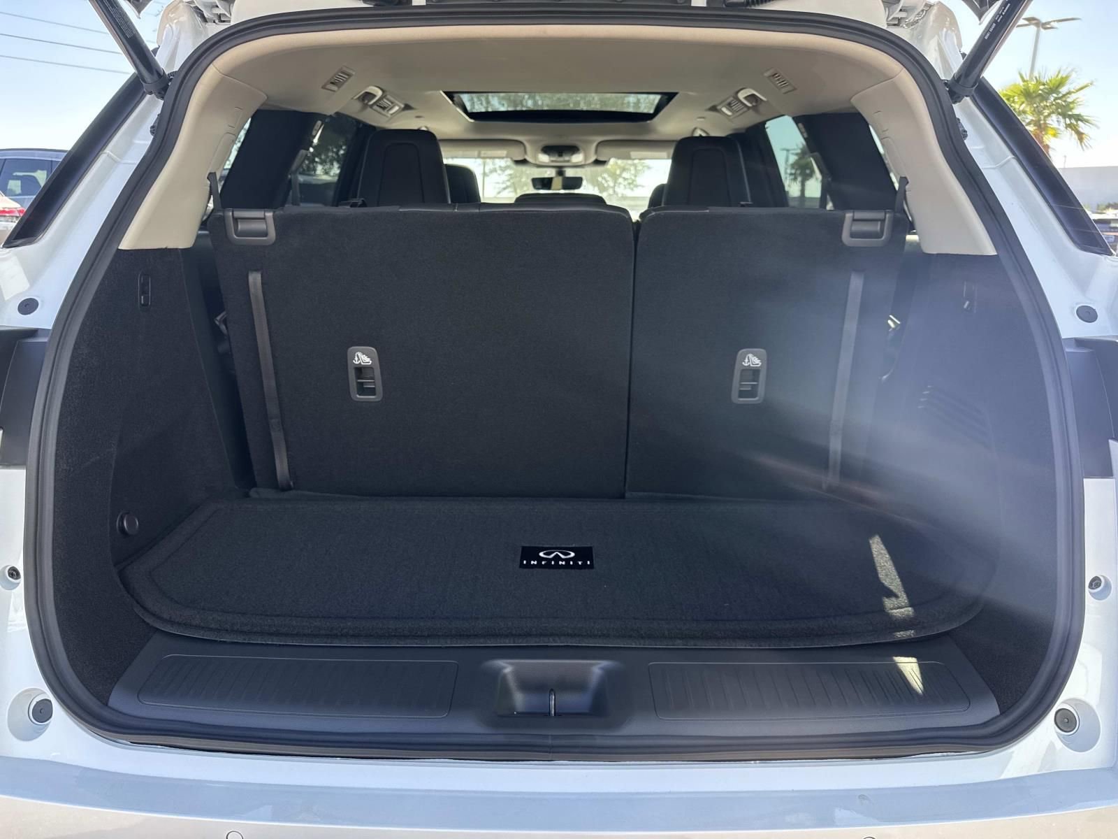 New 2026 INFINITI QX60 Luxe w/ Family Package AWD/4WD image 7