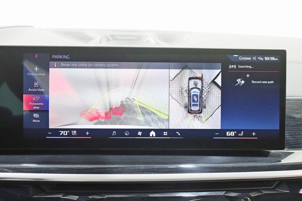 Used 2024 BMW X7 M60i w/ Executive Package image 19