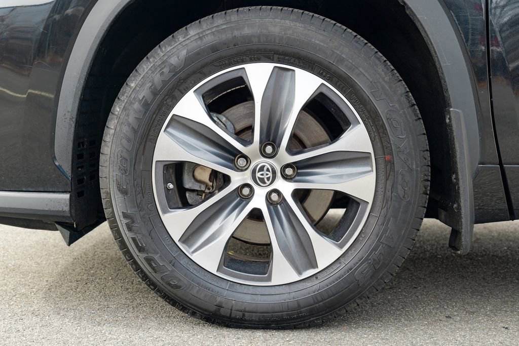 Used 2023 Toyota Highlander XLE AWD/4WD image 13