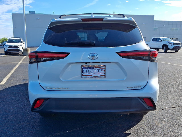 Used 2023 Toyota Highlander XLE image 5