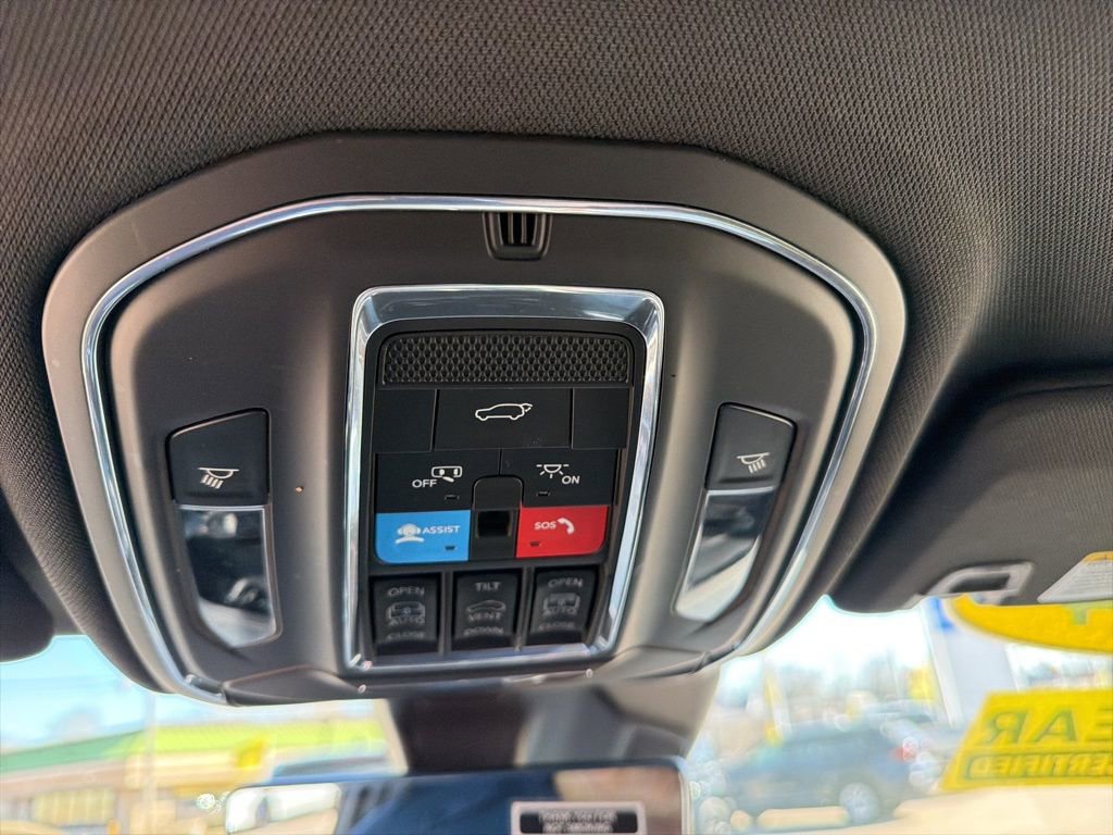 Used 2024 Jeep Grand Cherokee L Limited w/ Luxury Tech Group II image 27