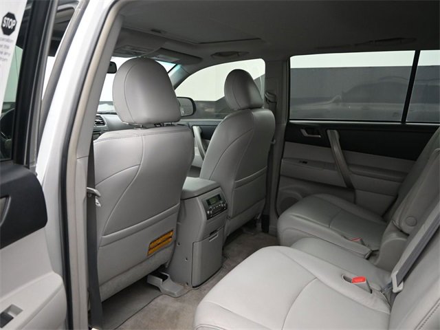Used 2010 Toyota Highlander SE image 11