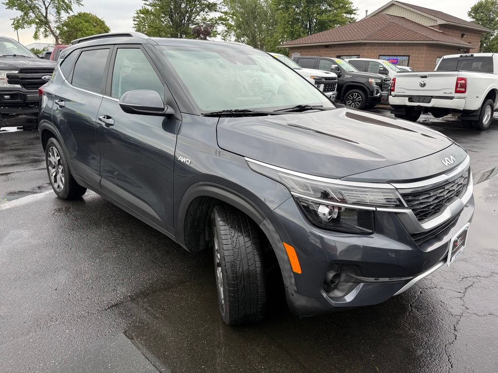 Used 2022 Kia Seltos EX AWD/4WD image 3