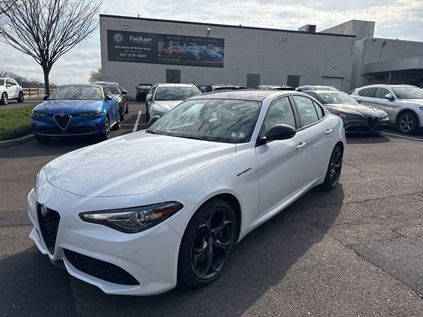 Used 2023 Alfa Romeo Giulia Estrema image 2