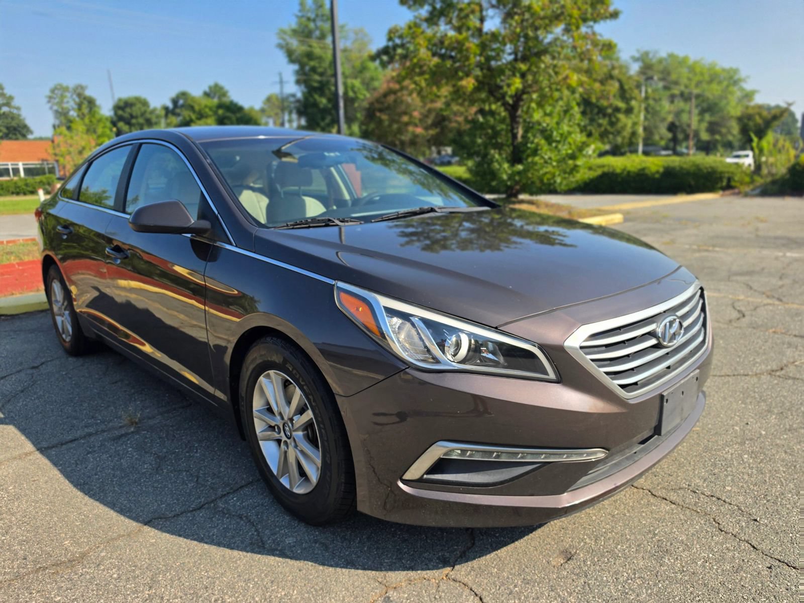 Used 2015 Hyundai Sonata SE w/ Option Group 09 FWD image 4