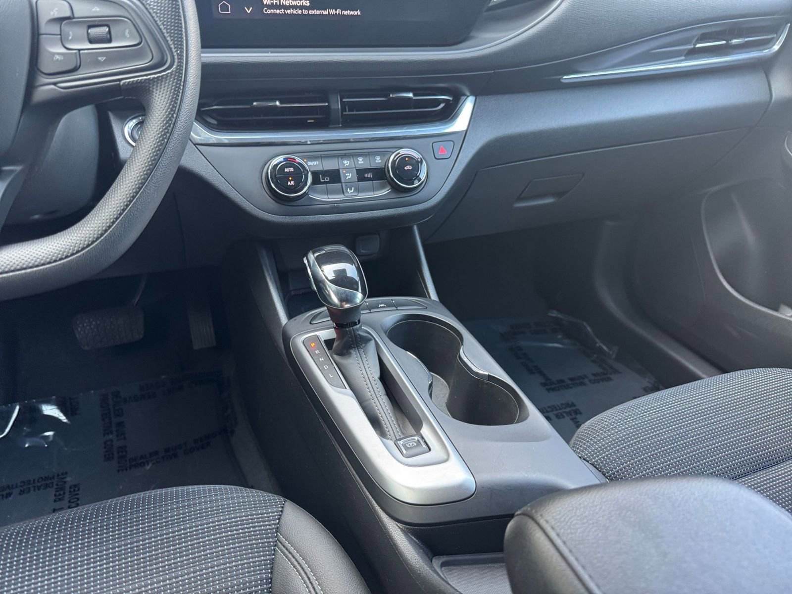 Used 2025 Buick Envista Preferred image 41