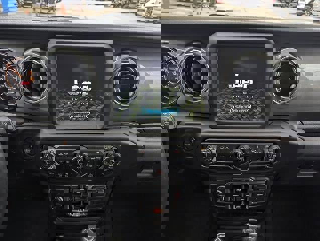 Used 2022 Jeep Gladiator Overland w/ Cold Weather Group image 29