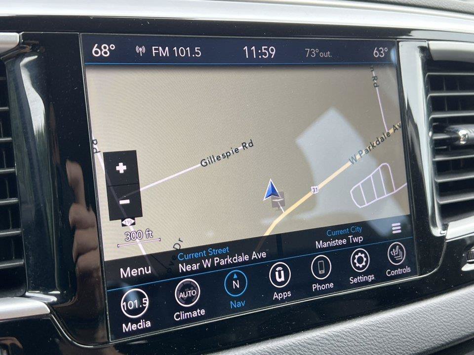 Used 2020 Chrysler Pacifica Touring-L Plus w/ Advanced Safetytec Group FWD image 23