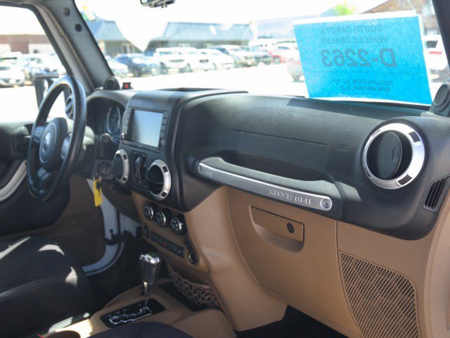 Used 2014 Jeep Wrangler Unlimited Sahara w/ Connectivity Group AWD/4WD image 30