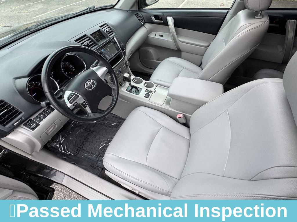Used 2013 Toyota Highlander SE image 16