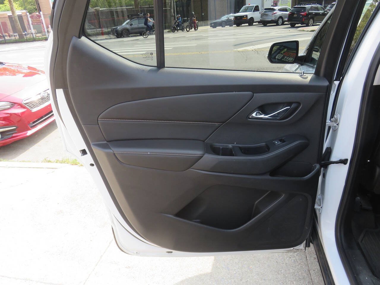 Used 2018 Chevrolet Traverse LT AWD/4WD image 28