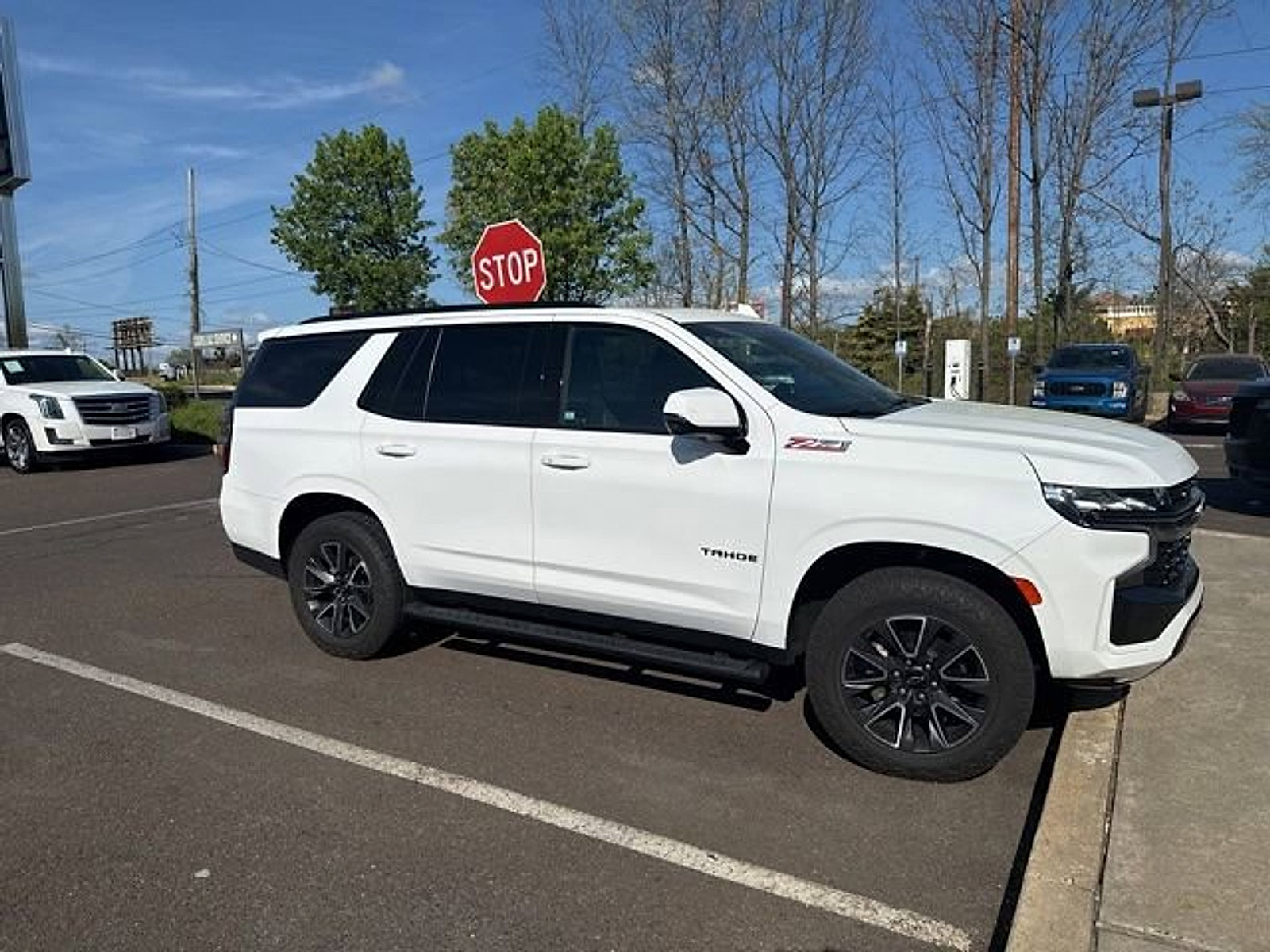 Used 2022 Chevrolet Tahoe Z71 w/ Luxury Package image 2