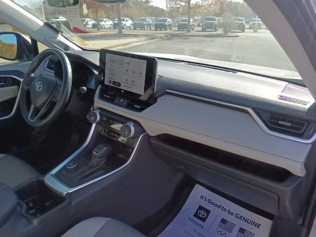 Used 2024 Toyota RAV4 Limited image 32