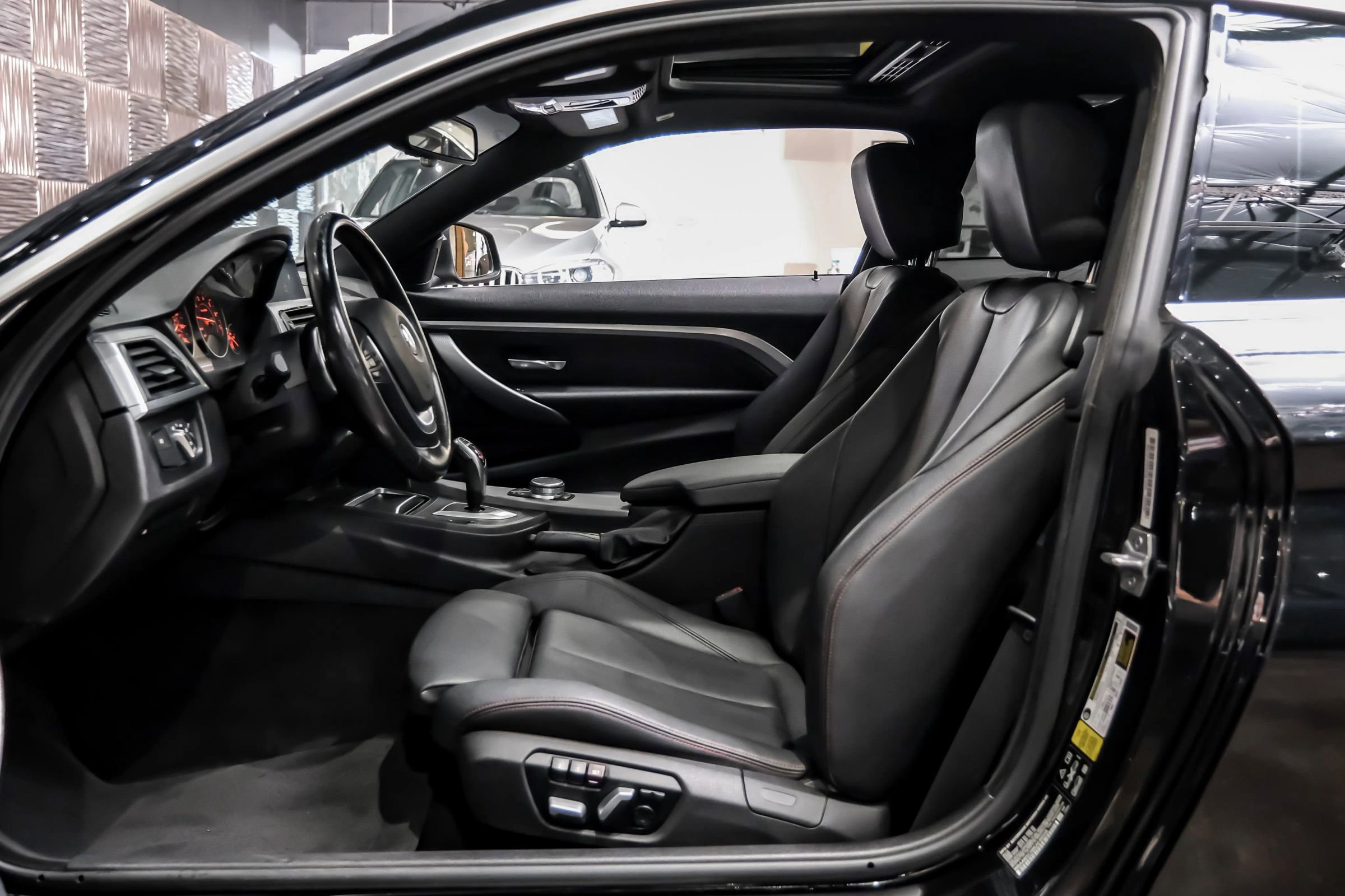 Used 2019 BMW 430i xDrive Coupe w/ Convenience Package image 4