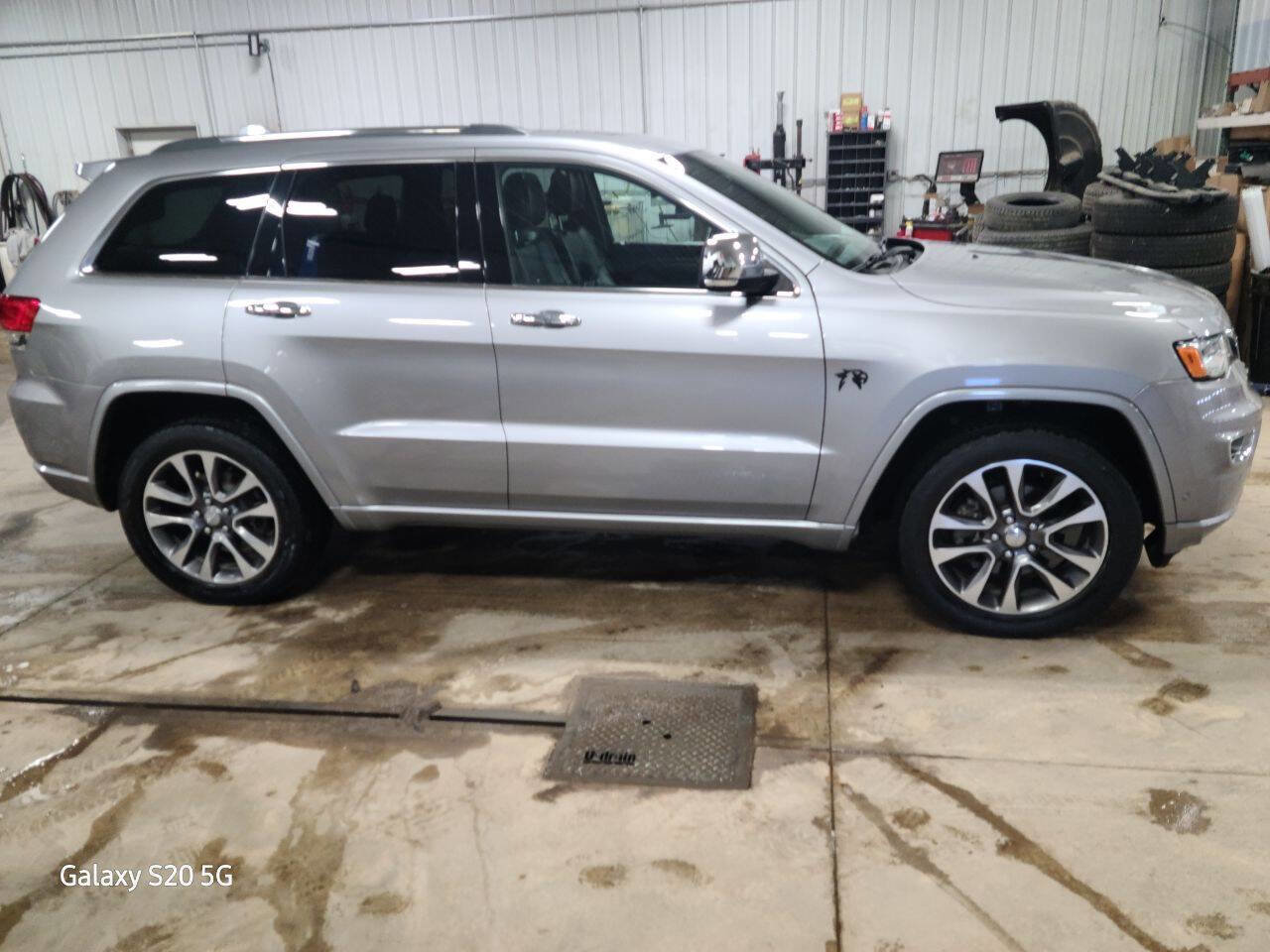 Used 2018 Jeep Grand Cherokee Overland image 10