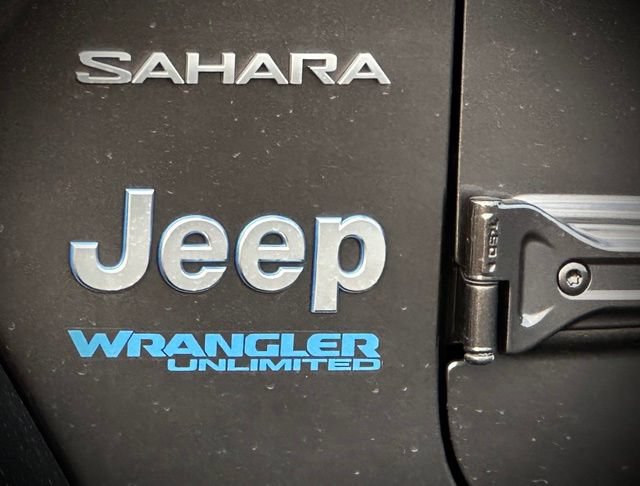 Used 2022 Jeep Wrangler Unlimited Sahara w/ Cold Weather Group AWD/4WD image 9