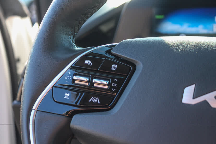 Used 2024 Kia Niro Wave w/ Wave Preserve Package FWD image 29