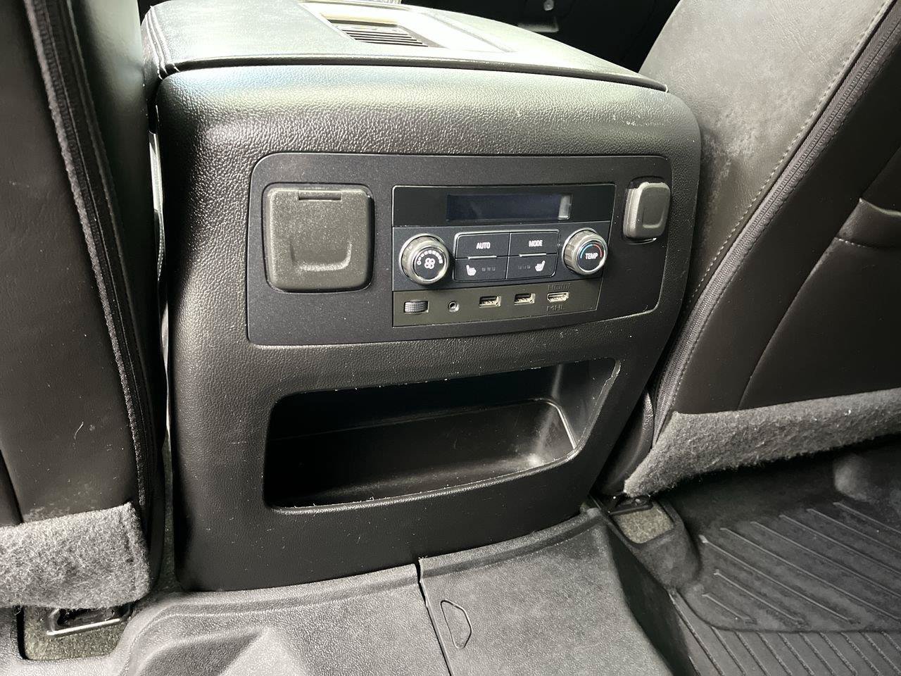 Used 2018 GMC Yukon XL Denali w/ Denali Ultimate Package AWD/4WD image 14