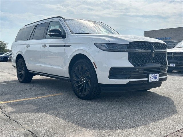 New 2025 Lincoln Navigator L Reserve w/ Jet Appearance Package image 2