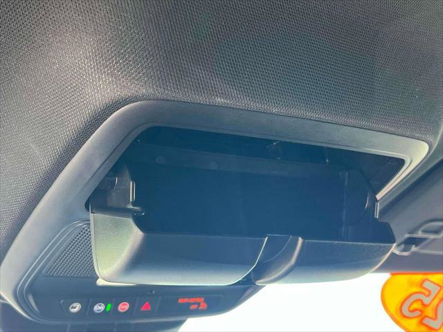 Used 2025 Chevrolet Traverse LT image 31