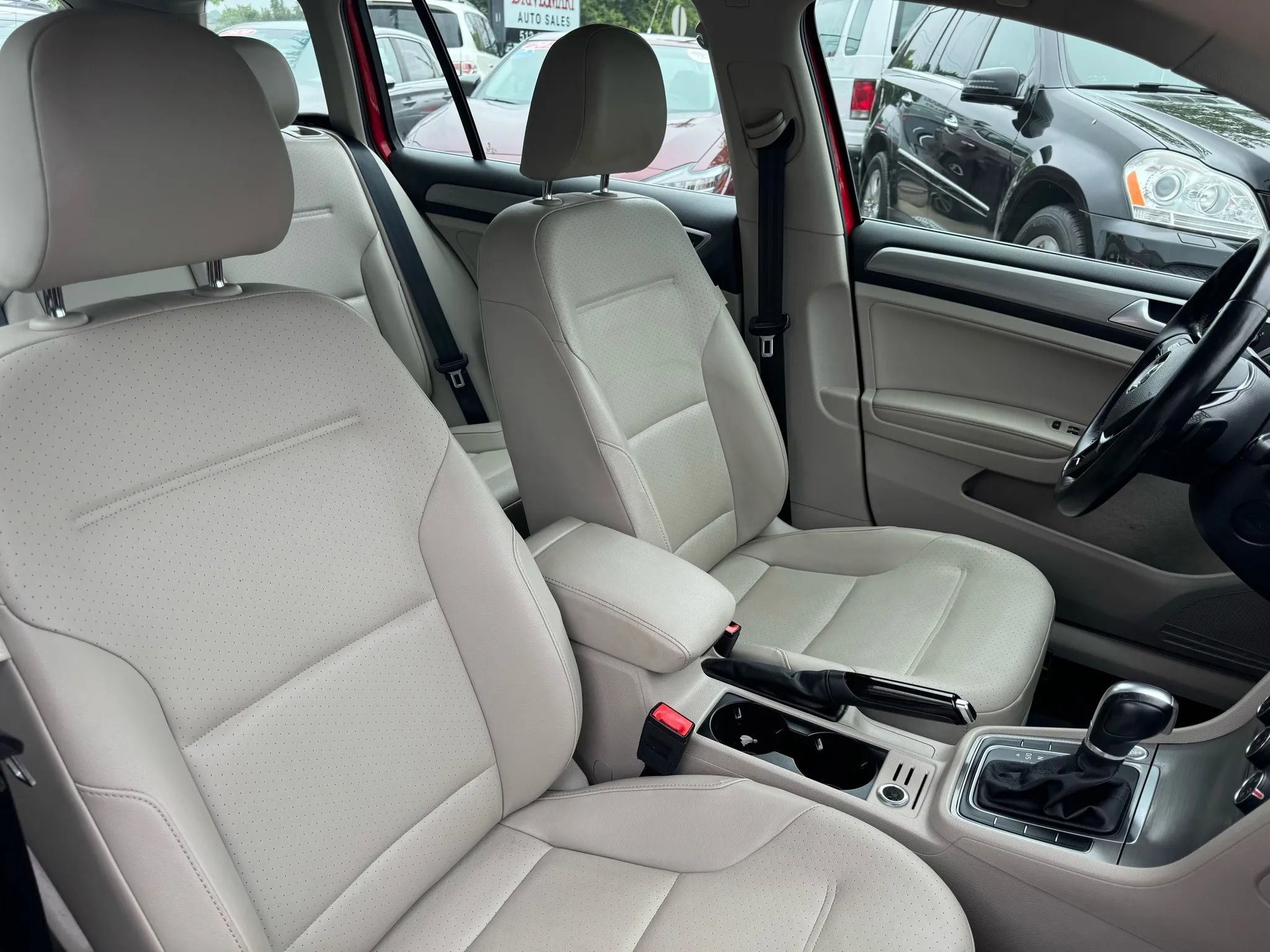 Used 2015 Volkswagen Golf SE image 19