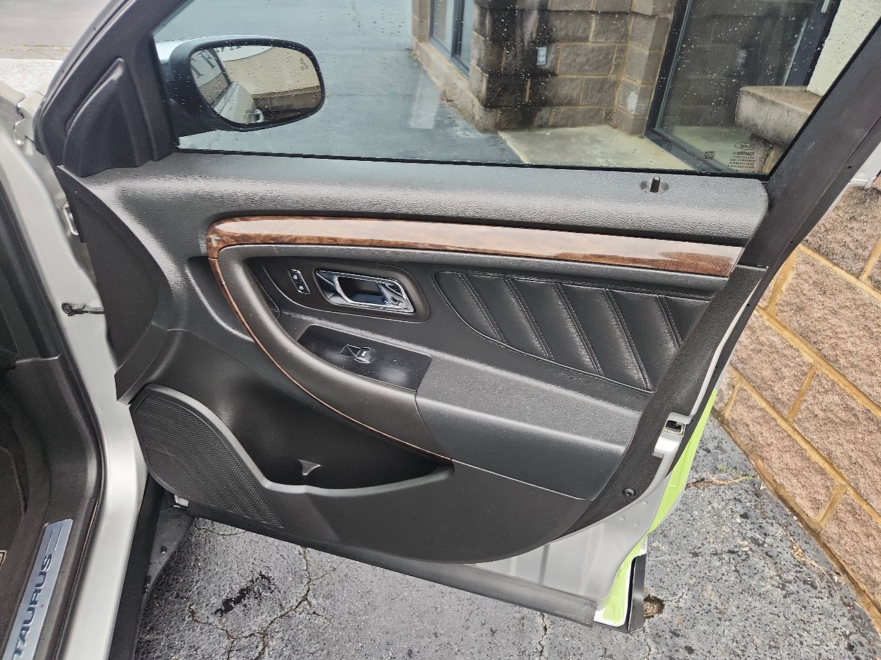 Used 2019 Ford Taurus Limited image 10