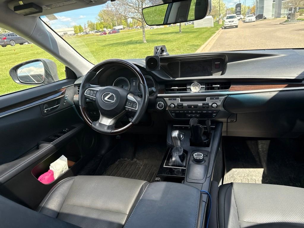 Used 2017 Lexus ES 350 w/ Premium Package FWD image 9