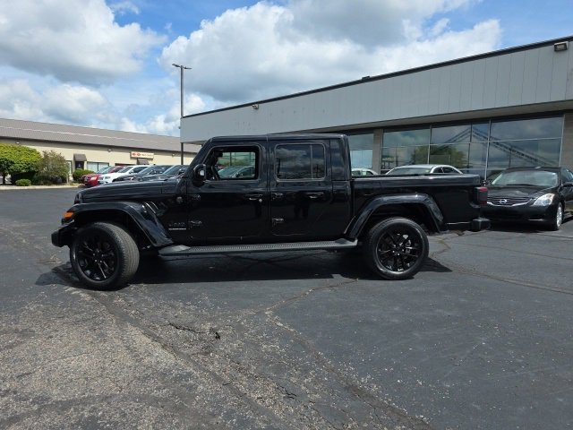 Used 2023 Jeep Gladiator Overland image 3