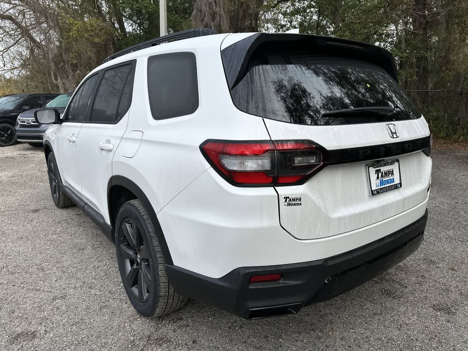 New 2026 Honda Pilot Sport image 4