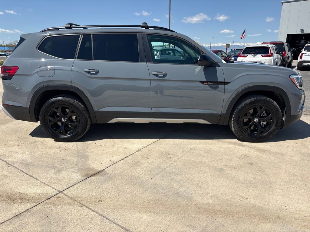 Used 2024 Volkswagen Atlas Peak Edition SE AWD/4WD image 6