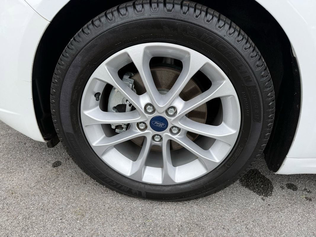 Used 2020 Ford Fusion SE FWD image 11