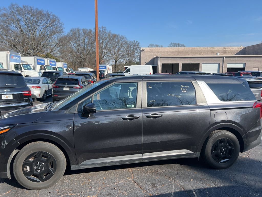 Used 2025 Kia Carnival image 9