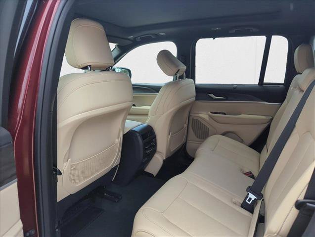 New 2025 Jeep Grand Cherokee Limited w/ Luxury Tech Group II RWD image 18