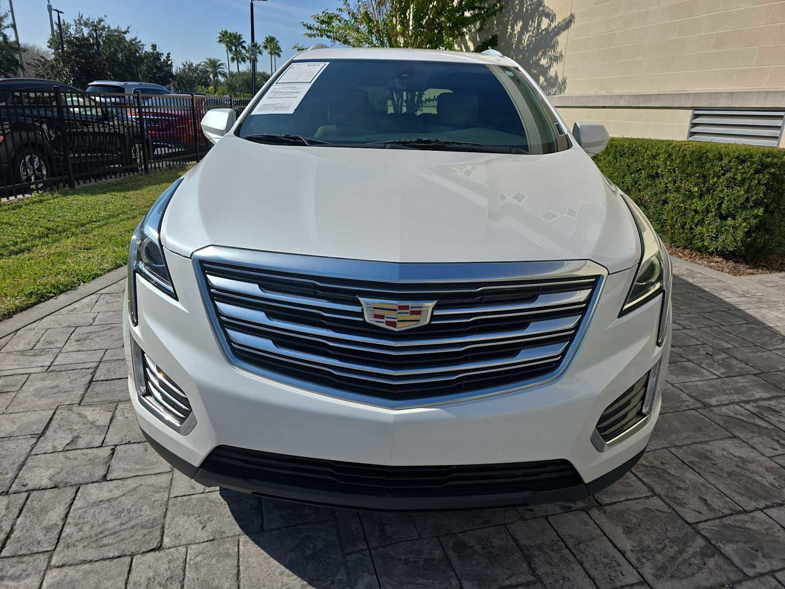 Used 2017 Cadillac XT5 FWD image 2