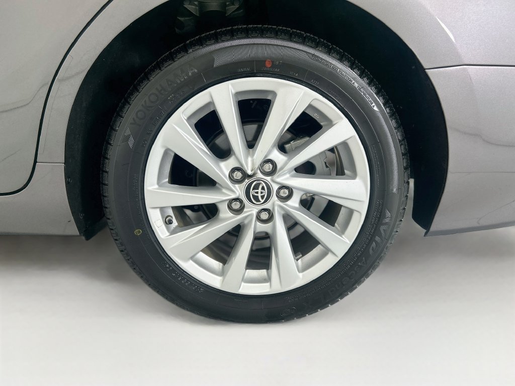 Used 2024 Toyota Camry LE FWD image 29