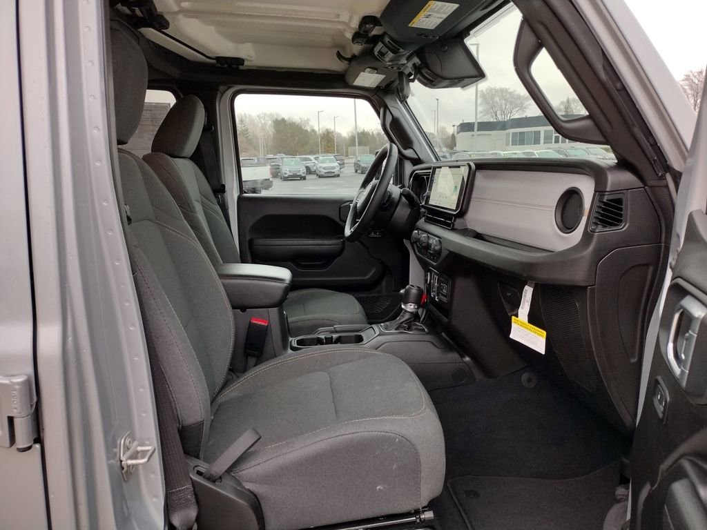 Used 2024 Jeep Wrangler Unlimited w/ Convenience Group image 12
