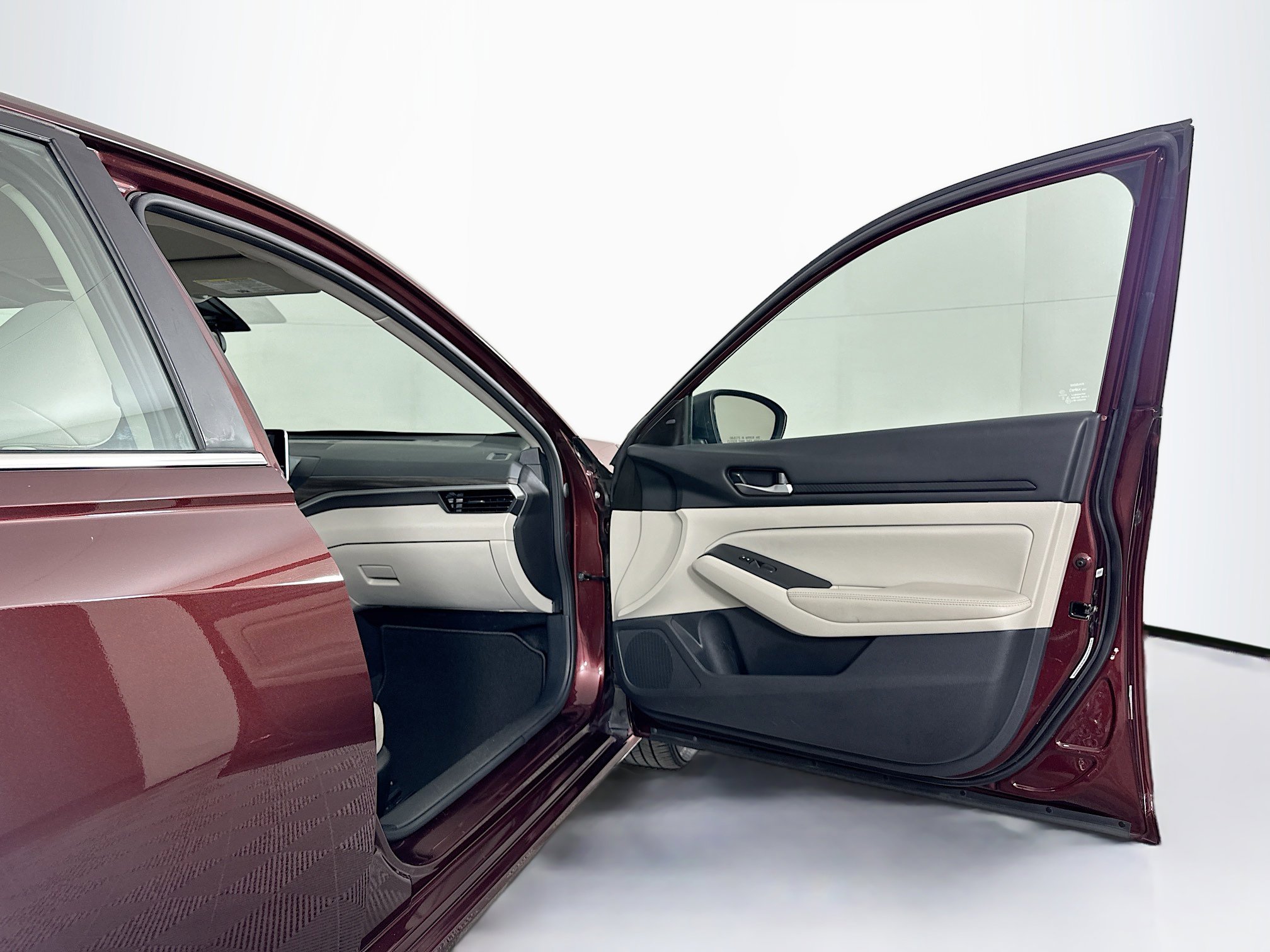 Used 2025 Nissan Altima 2.5 SV image 30