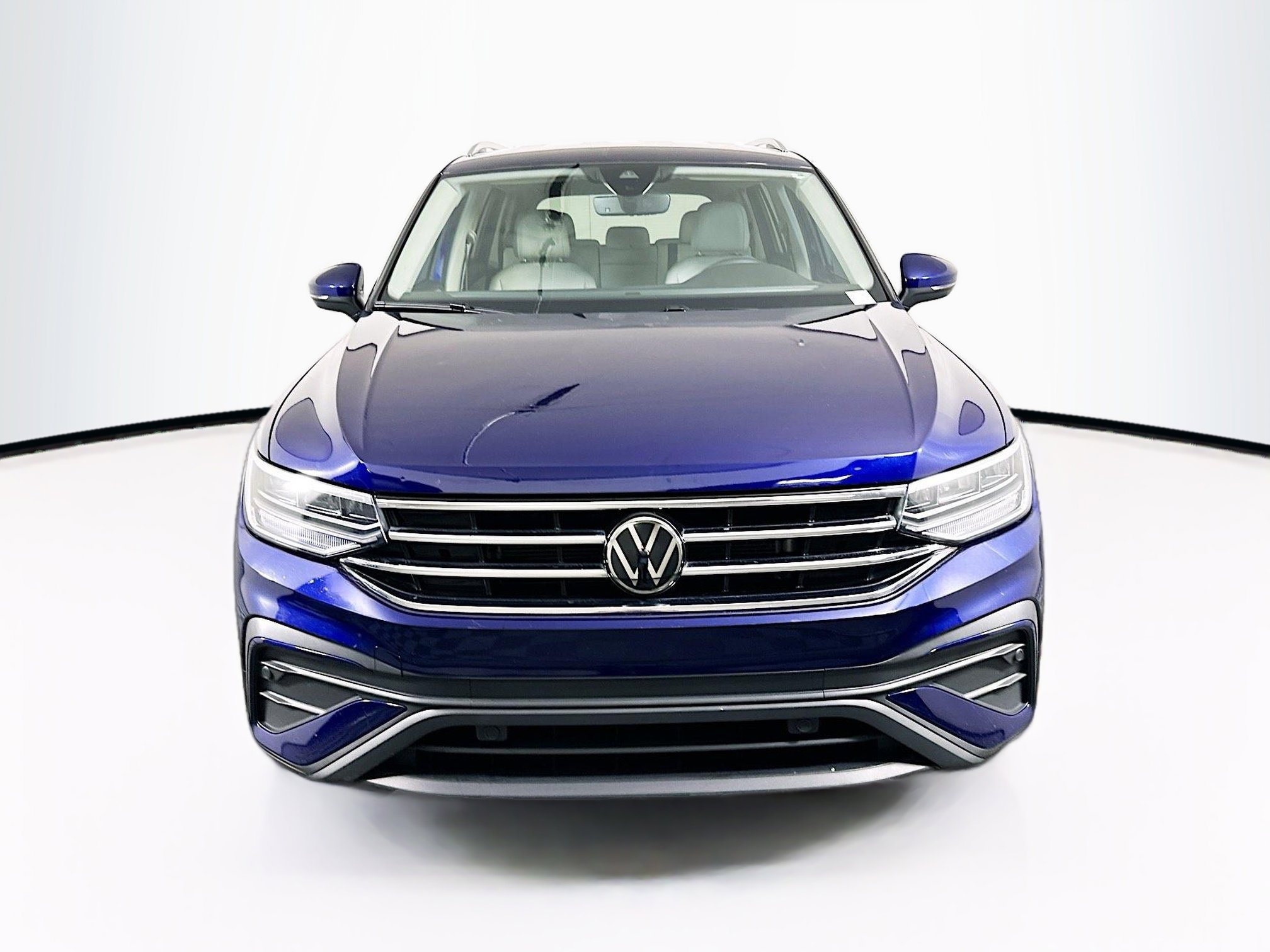 Used 2022 Volkswagen Tiguan SE image 2