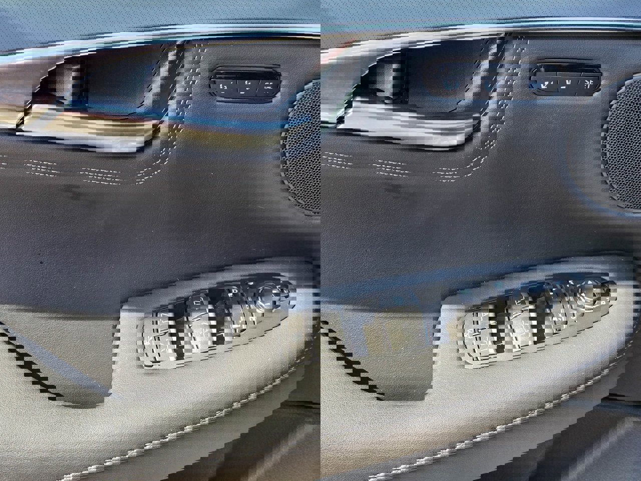 Used 2025 INFINITI QX55 Luxe w/ Cargo Package image 12