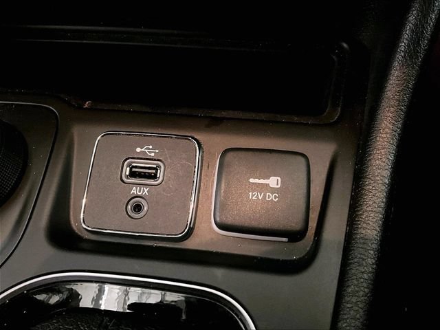 Used 2019 Jeep Cherokee Limited w/ Technology Group AWD/4WD image 32