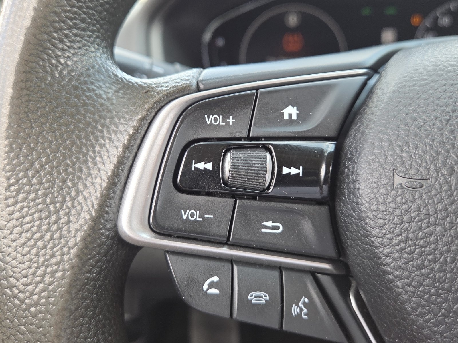 Used 2018 Honda Accord EX image 32