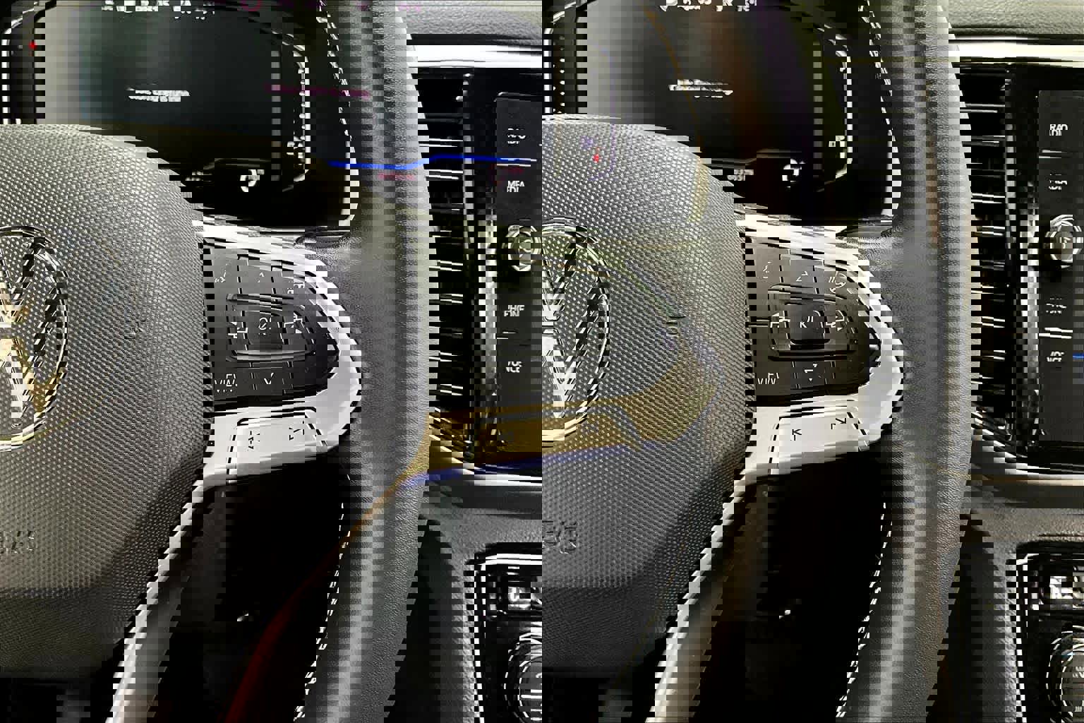 Used 2021 Volkswagen Atlas Cross Sport SEL Premium image 22