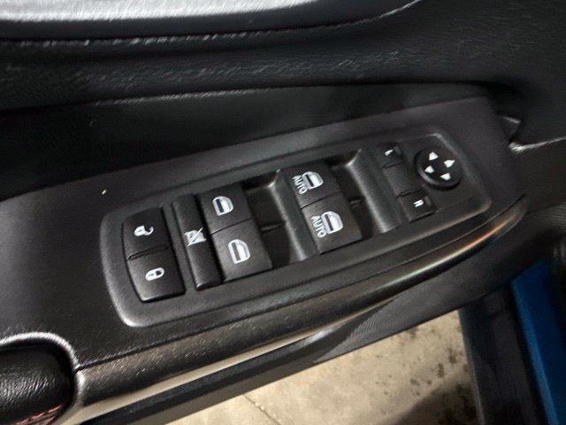 Used 2020 Jeep Cherokee Trailhawk w/ Comfort/Convenience Group AWD/4WD image 3