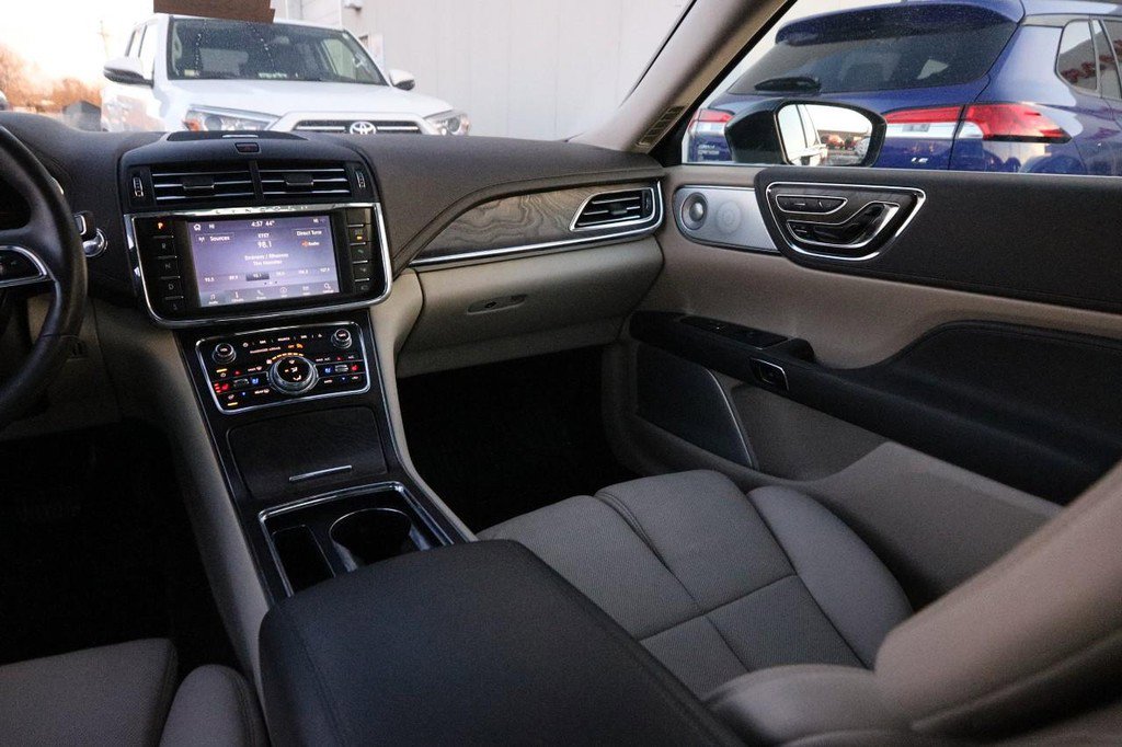 Used 2020 Lincoln Continental Reserve w/ Luxury Package image 25